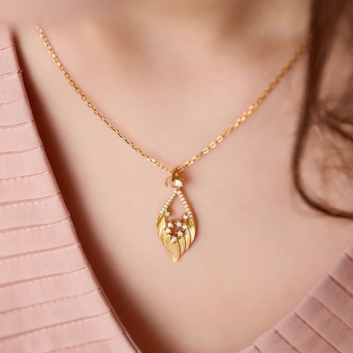 Golden Feather Spark Necklace