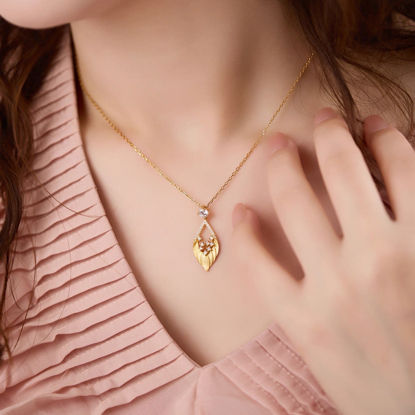 Golden Feather Spark Necklace