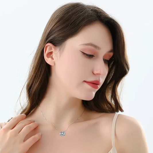 Elegant Oval Necklace